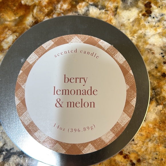 🐰THRESHOLD™BERRY LEMONADE & MELON SCENTED CANDLE | 14 OZ 🐰 - Picture 3 of 4